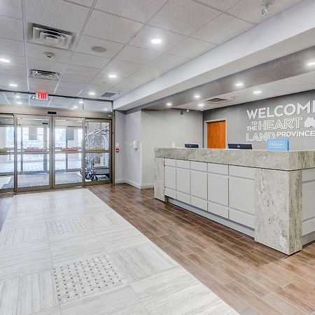 Hampton Inn & Suites By Hilton Брантфорд Экстерьер фото
