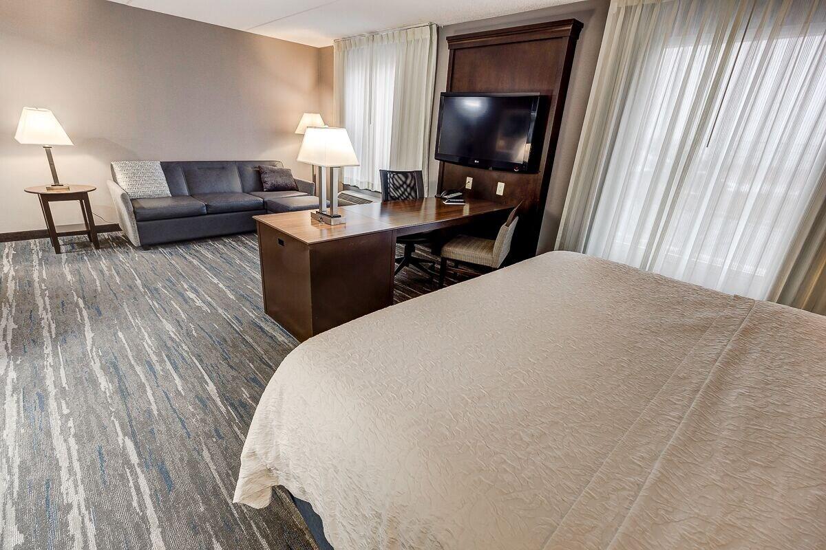 Hampton Inn & Suites By Hilton Брантфорд Экстерьер фото
