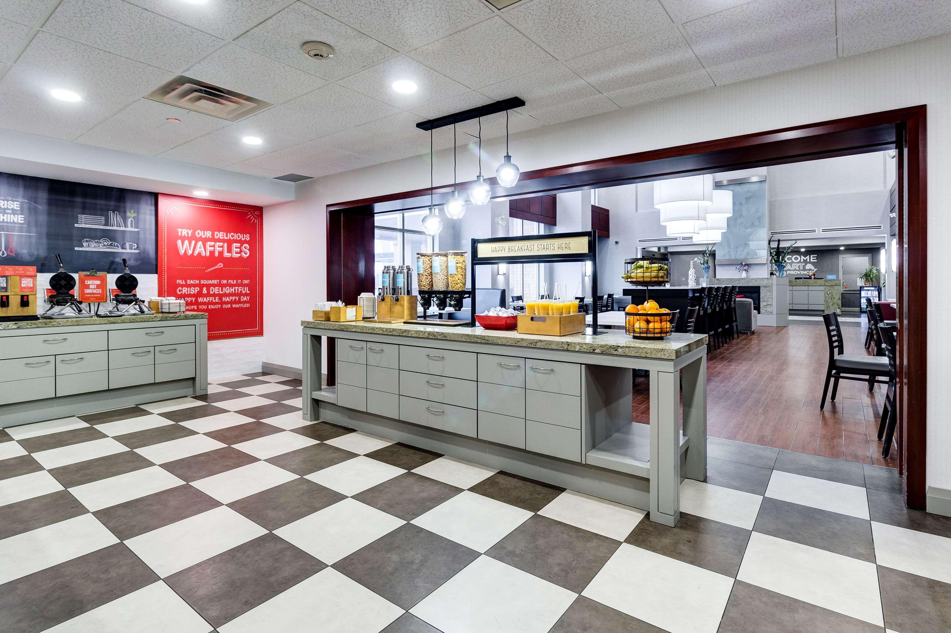 Hampton Inn & Suites By Hilton Брантфорд Экстерьер фото