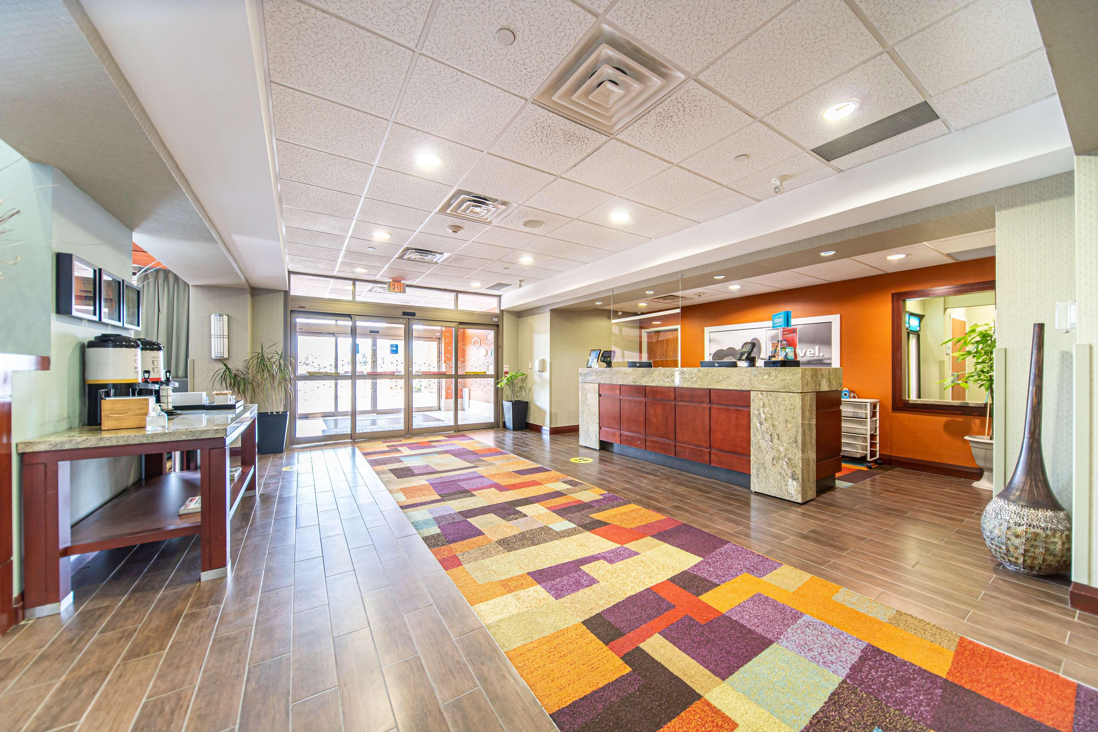 Hampton Inn & Suites By Hilton Брантфорд Экстерьер фото
