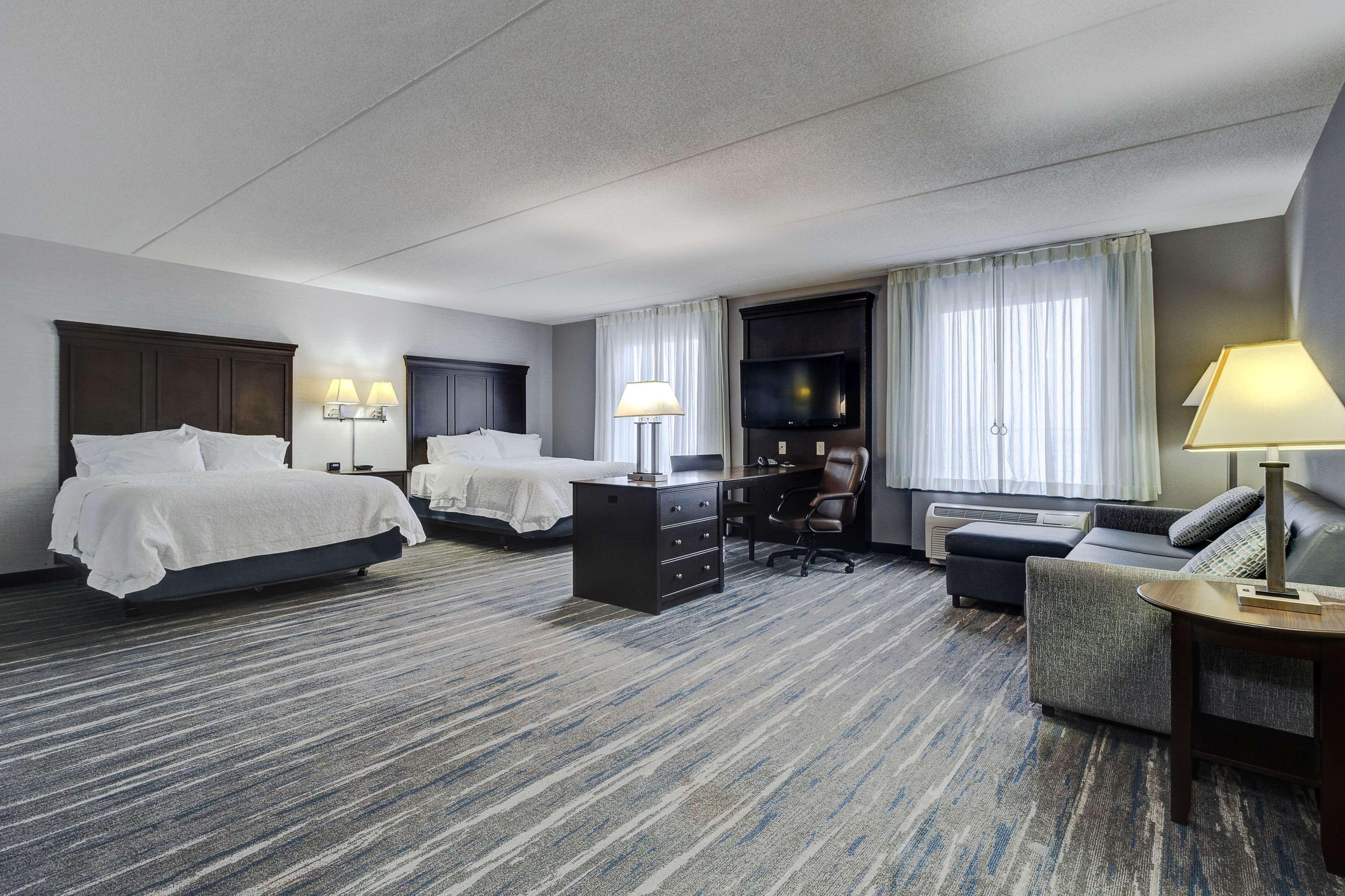 Hampton Inn & Suites By Hilton Брантфорд Экстерьер фото