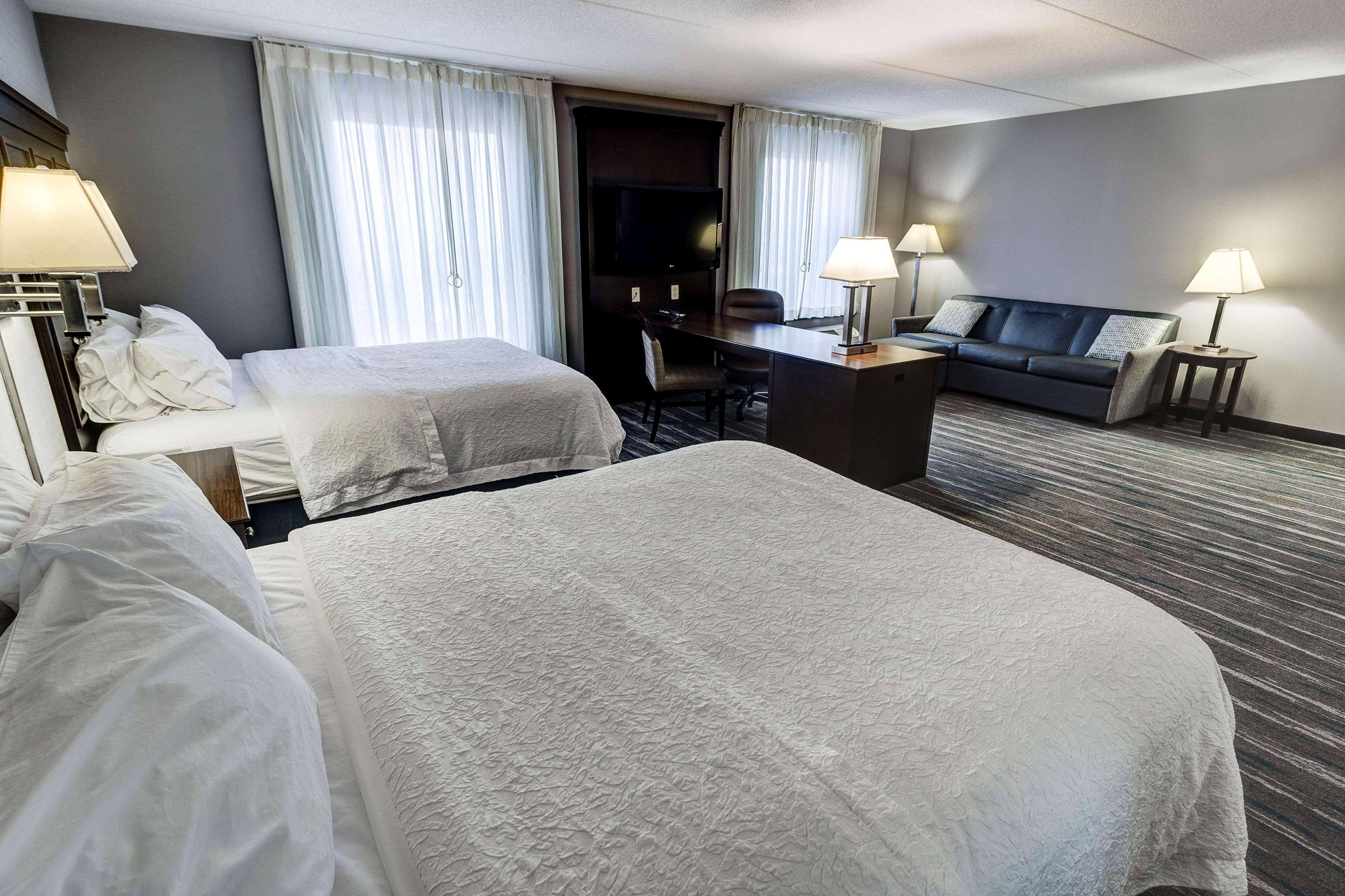 Hampton Inn & Suites By Hilton Брантфорд Экстерьер фото