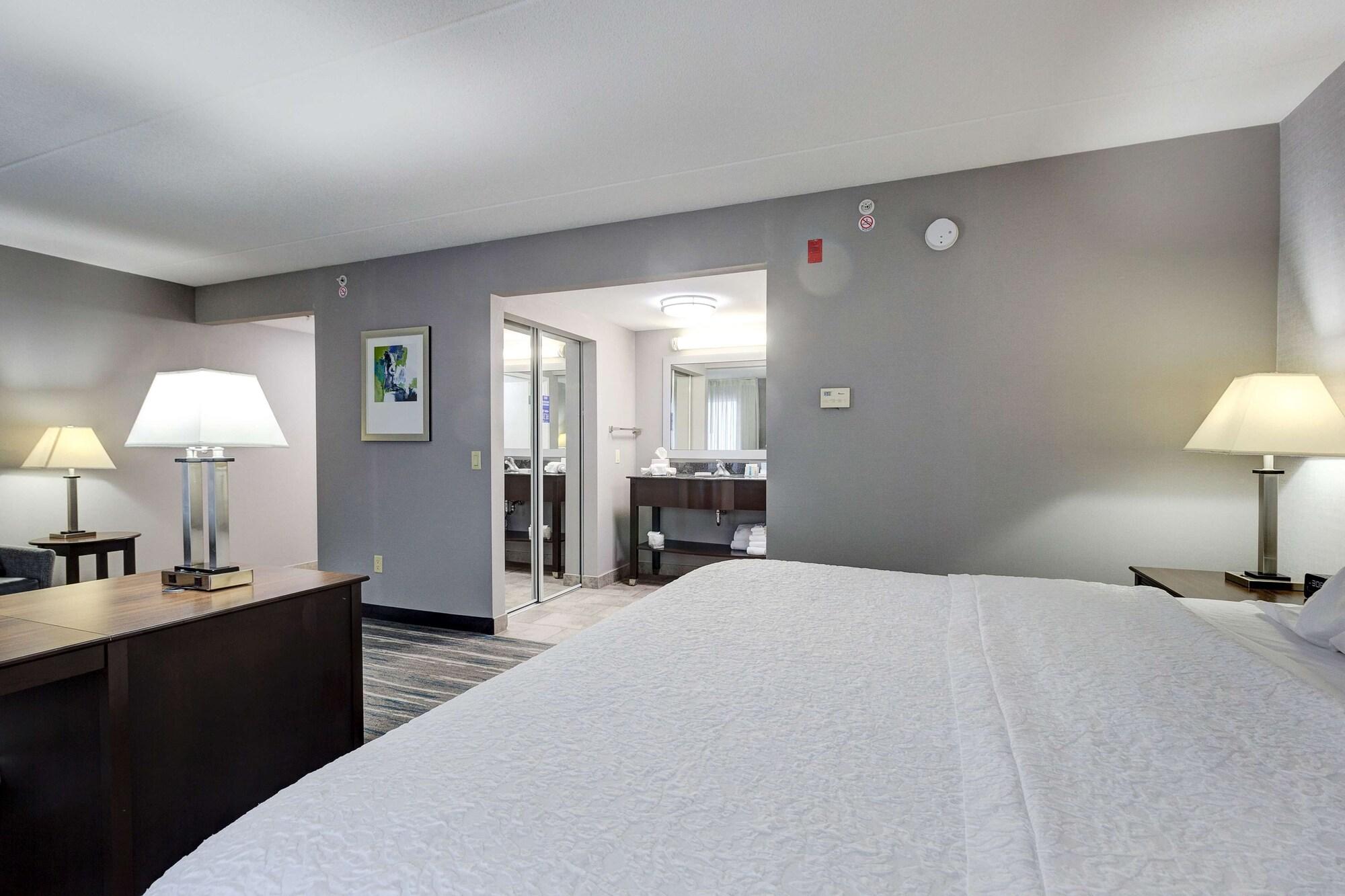Hampton Inn & Suites By Hilton Брантфорд Экстерьер фото