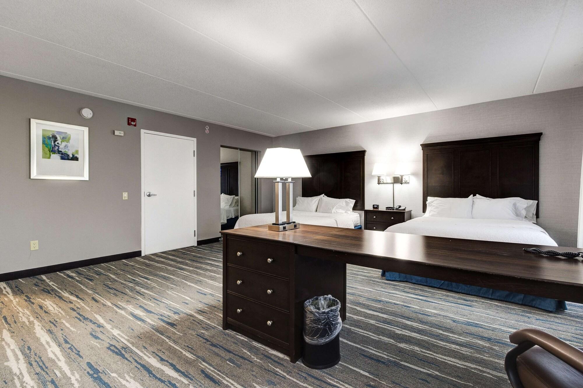 Hampton Inn & Suites By Hilton Брантфорд Экстерьер фото