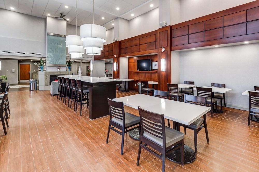 Hampton Inn & Suites By Hilton Брантфорд Экстерьер фото