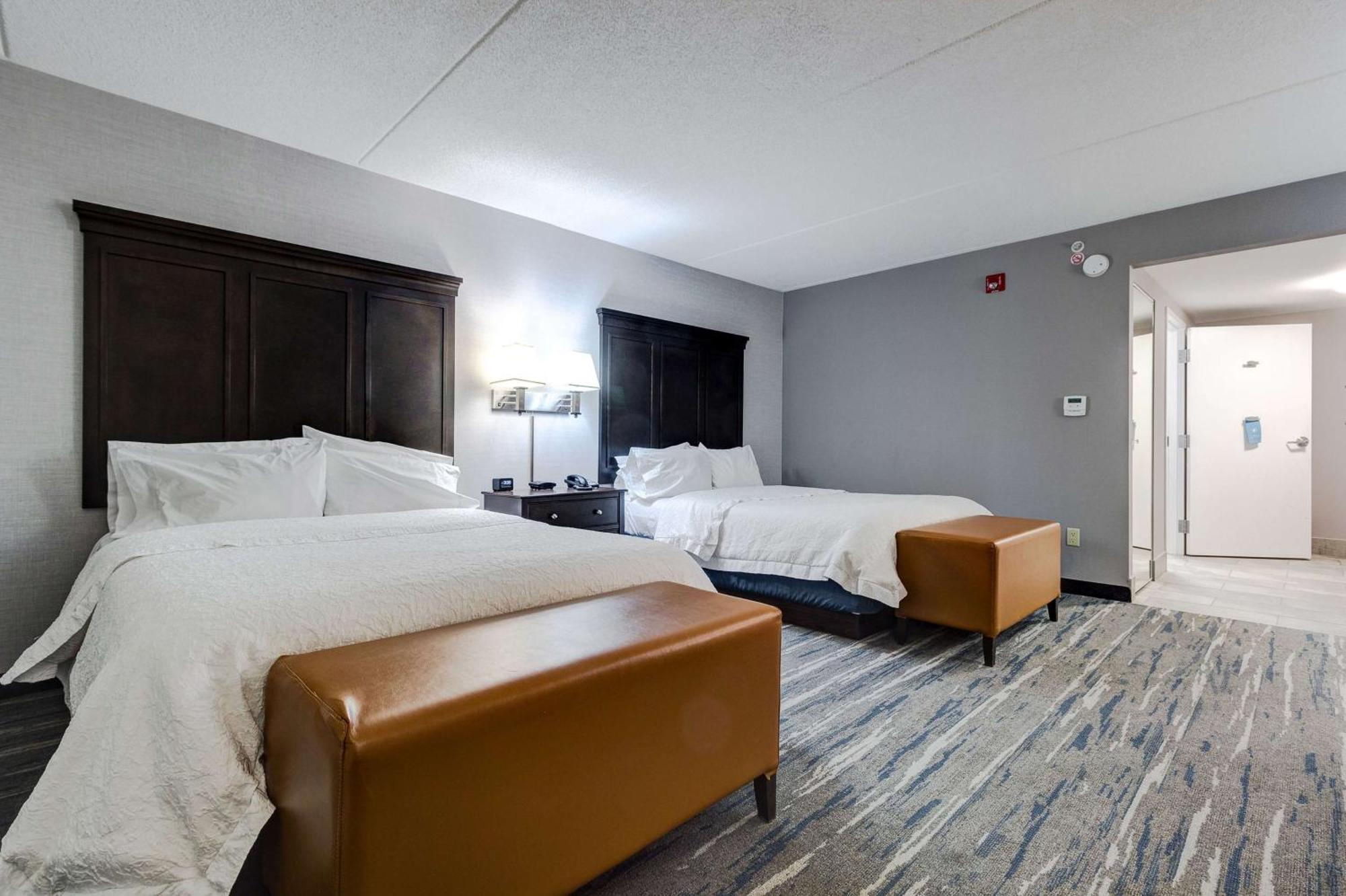 Hampton Inn & Suites By Hilton Брантфорд Экстерьер фото