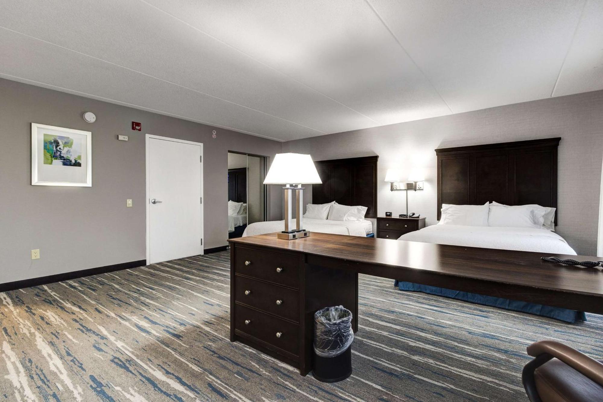 Hampton Inn & Suites By Hilton Брантфорд Экстерьер фото
